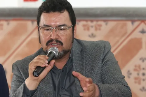 Diputado rescata a su hermano de ir a prisión; se los quitó a los investigadores de las manos