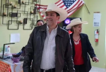 Bobby Pulido gana primaria demócrata en Texas y buscará llegar al Congreso de EE.UU.