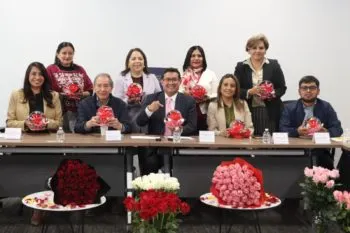 Promocionan en el Congreso local producción de la rosa poblana y el turismo en la Exhacienda de Chautla