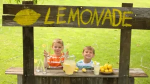 A punta de pistola niño de 12 años asalta negocio de limonadas