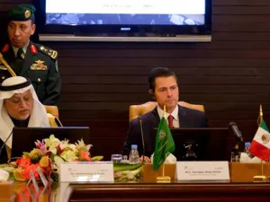 Peña llama a países petroleros a frenar inestabilidad de precios