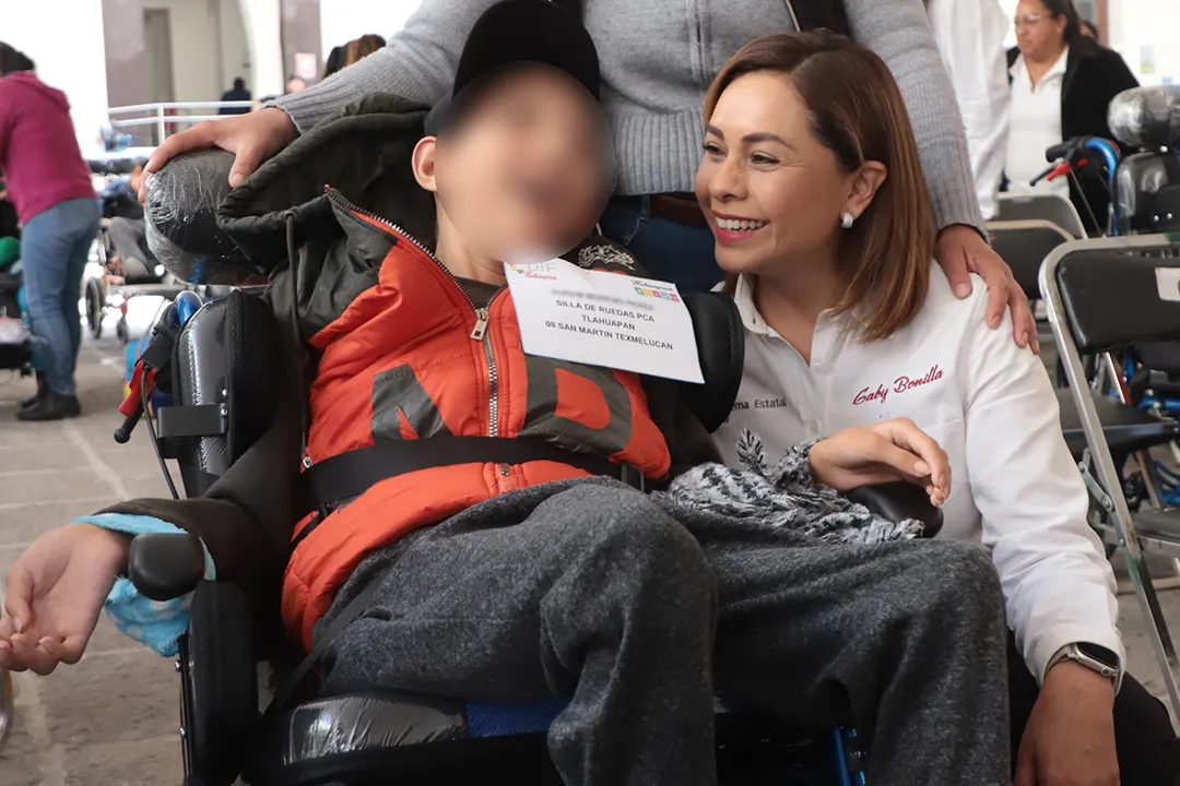Entrega SEDIF Puebla 133 sillas para personas con parálisis cerebral