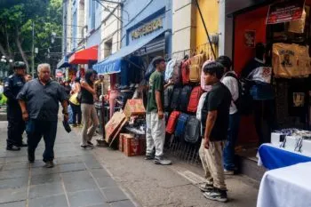 Ayuntamiento de Puebla mantiene diálogo con ambulantes para ordenar comercio en vía pública