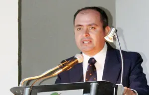 Denuncian a rector de amenazar a alumnos y maestros