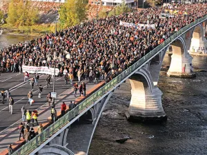 En Francia marcharon en contra de la violencia