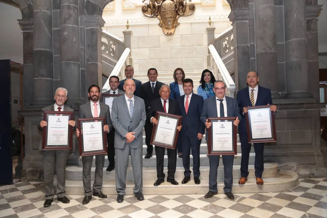 Entrega de reconocimientos Síntesis