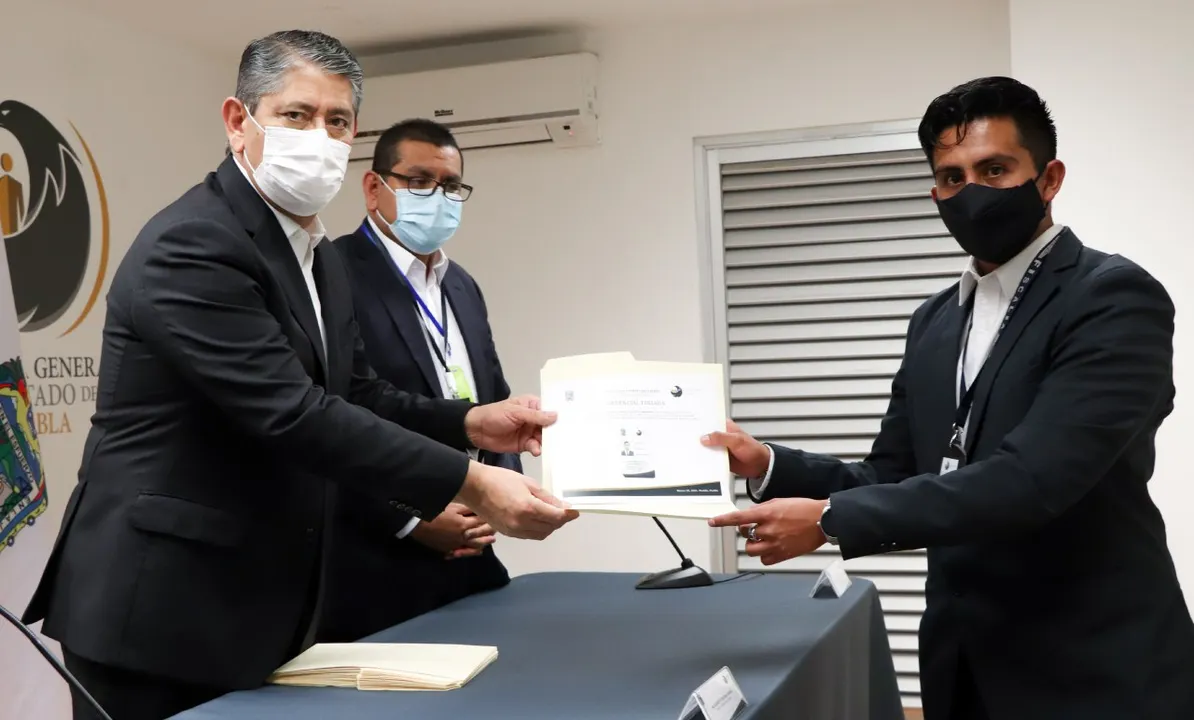 FGE entrega certificación a personal especializado en desaparición