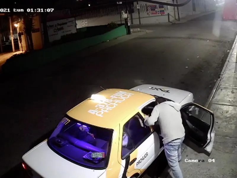Taxista golpea a fémina, la jala del cabello y la arrastra