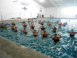 Continúan actividades en Centro Acuático Municipal
