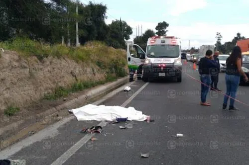 Muere joven mujer al derrapar la moto en la que viajaba, en la Puebla-Orizaba