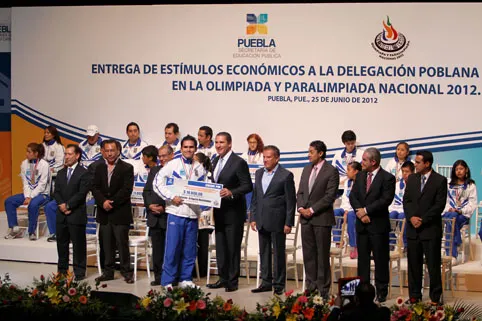 RMV premia esfuerzo de deportistas poblanos