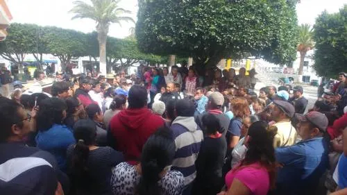 Habitantes de Acatzingo se manifiestan por inseguridad; piden intervención de la PGR y Ejército