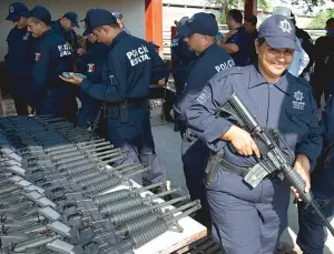 Autodefensas michoacanas se convierten en Fuerza Rural Estatal