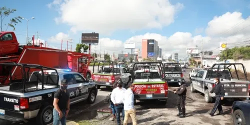Estado y municipio realizan operativo para evitar instalación de taxis pirata en Vía Atlixcáyotl