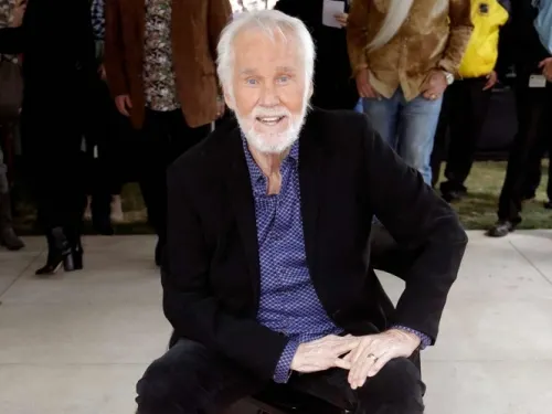 Hospitalizan a Kenny Rogers en Estados Unidos