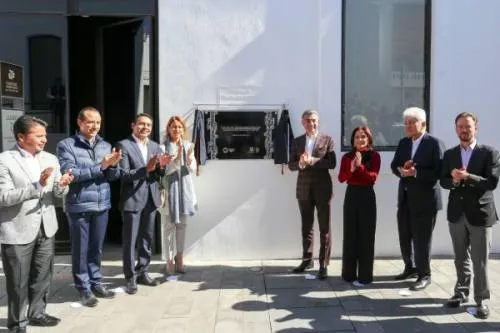 Recibe Tony Gali la denominación de Memoria del Mundo del “Lienzo Quauhquechollan”