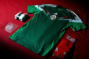 Uniforme del Tri inspirado en lucha libre