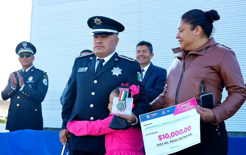 ayuntamiento-de-puebla-condecoraciones-policias