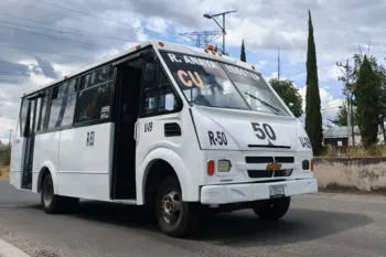 Mujer salta de una ruta 50 en movimiento para evitar asalto en la Rivera Anaya
