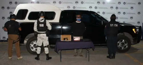 Detienen a hombre por portación ilegal de arma de fuego