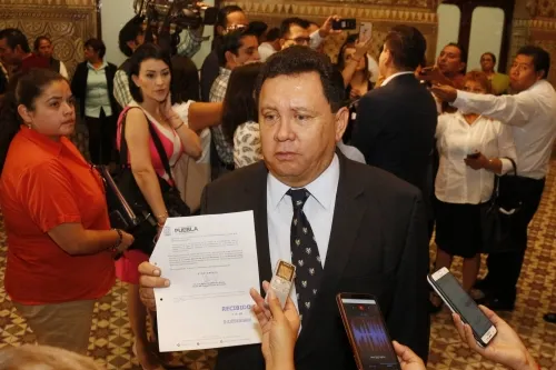 Exigen a Héctor Alonso que deje los argumentos absurdos y los berrinches