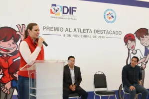 SEDIF reconoce atletas de Centro Cultural y Deportivo