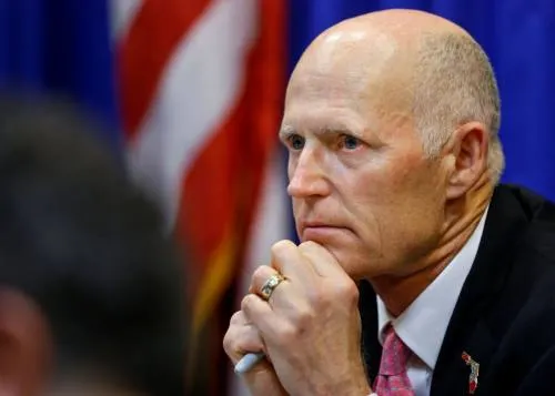 Florida firma ley de armas y la Asociación del Rifle demanda al estado