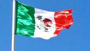 McLaren coloca bandera de México con marihuana para despedir a ”Checo”