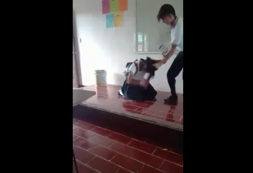Suspenden a joven que agredió a compañera en Quintana Roo