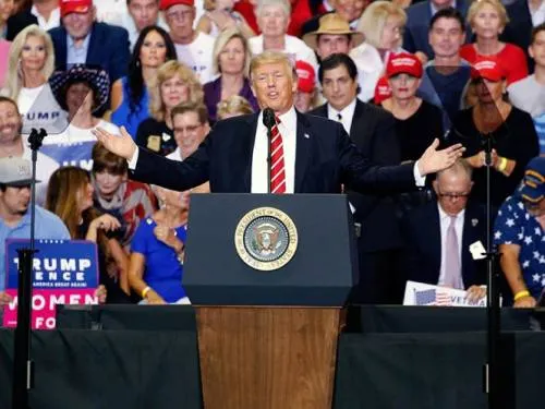 Persiste Trump en construcción de muro con México