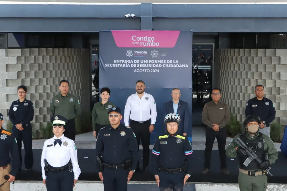 Ayuntamiento de Puebla entrega 2 mil 784 nuevos uniformes a policías municipales y elementos de PC