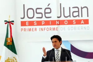 Rinde José Juan Espinosa primer informe en zócalo de San Pedro
