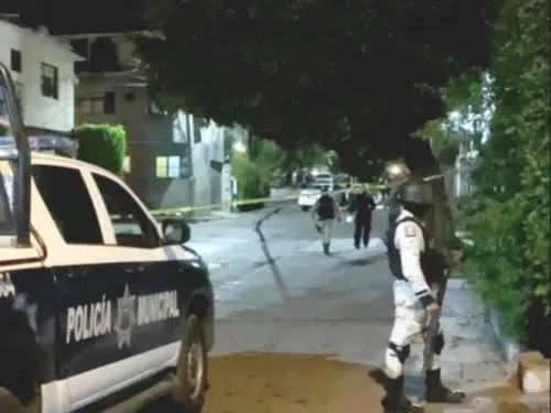 Balean a padre e hijo en un taxi en Cuernavaca