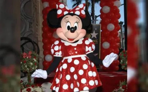 ¡Por fin! Minnie Mouse recibe su estrella en el paseo de la Fama de Hollywood