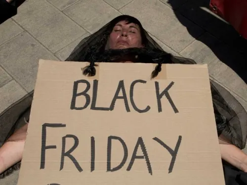 Locura por Black Friday se hace global; pero no todo es felicidad