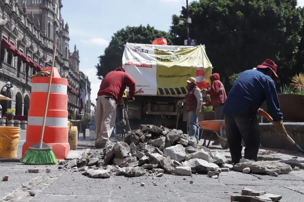 Vigilará Gobierno Estatal que no desaparezcan lajas de la explanada del Zócalo capitalino