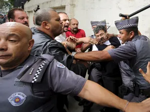 Policía brasileña detiene a Lula tras allanar su casa