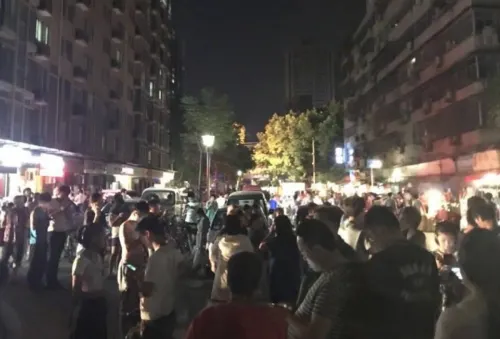 China es sacudido por terremoto de 6.5 grados de magnitud