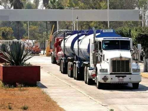 IP entra al quite contra desabasto; Fuerza Aérea también vigilará ductos