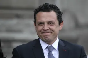 De la lucha de poderes, amparos y pecados inconfesables