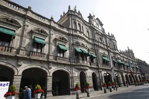 200 bases pide el sindicato Benito Juárez y 12% directo al salario