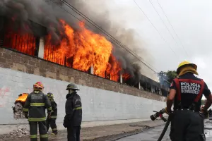 Bomberos sofocan dos incendios