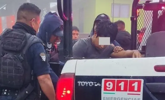 Policía Municipal evita linchamiento de presunto ladrón en Tlatlauquitepec