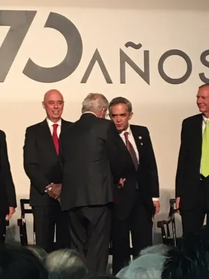 En secreto entrega EPN premio del ITAM a Calderón