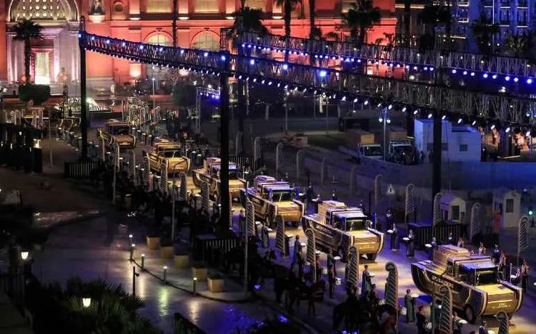 Faraones desfilan hacia su nueva morada en El Cairo