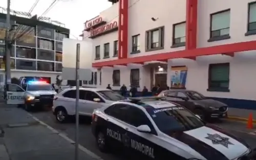 Montan operativo de seguridad a la entrada del Colegio Americano