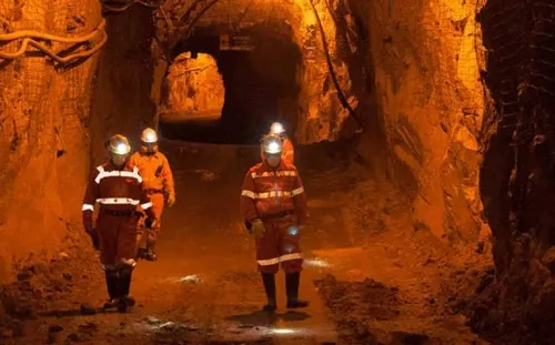 Sudáfrica cierra la mina de oro más profunda del mundo por 164 casos de Covid-19