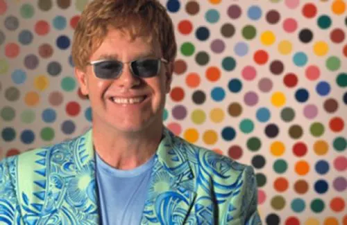 Elton John agrega más conciertos a su gira del adiós