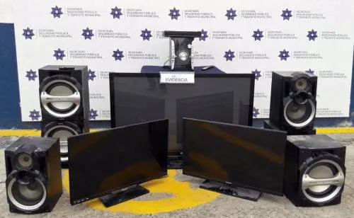 Detiene Policía Municipal a dos hombres por robo a casa habitación