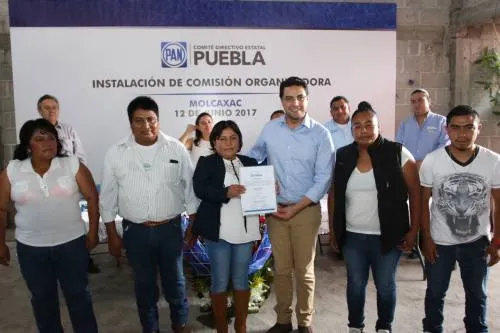 Jesús Giles toma protesta a comisión organizadora de Molcaxac